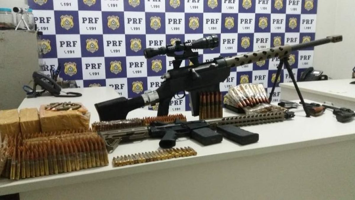 Maioria do armamento apreendido em MS seria levado para o RJ, diz PRF